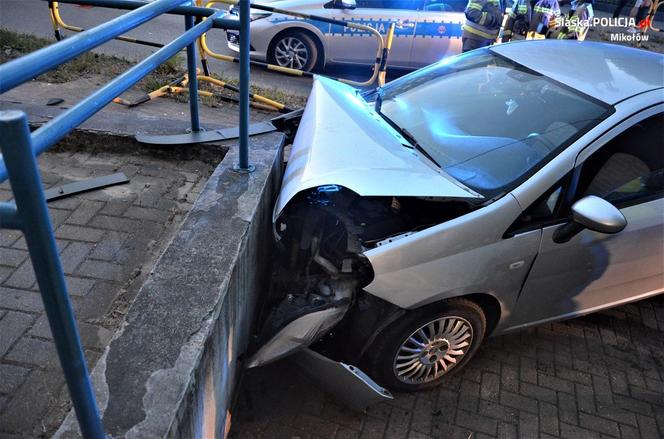 Mikołów. Stracił panowanie i wjechał w budynek poczty