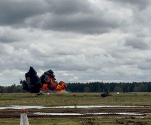 „Żelazna brama-25” w Orzyszu. Szef MON, Władysław Kosiniak-Kamysz obserwuje ćwiczenia wojskowe