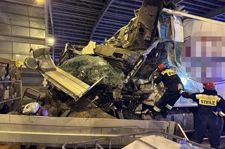 Koszmarny karambol na S8. Ciężarówka staranowała drogowców. Trzy osoby ranne