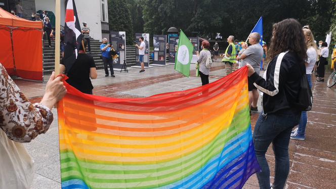 Ludzie, nie ideologia. Białostoczanie wsparli społeczność LGBT+ [ZDJĘCIA]