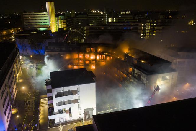 Dramatyczny pożar w budynku mieszkalnym. Setka osób bez dachu nad głową