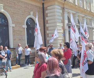 Protest przed siedzibą PKP Cargo w Tarnowskich Górach