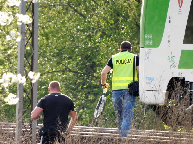 Tragedia w Ząbkach. Nie żyje pieszy. Wtargnął na tory w niedozwolonym miejscu