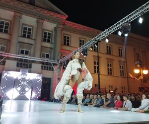 RADOM FASHION SHOW