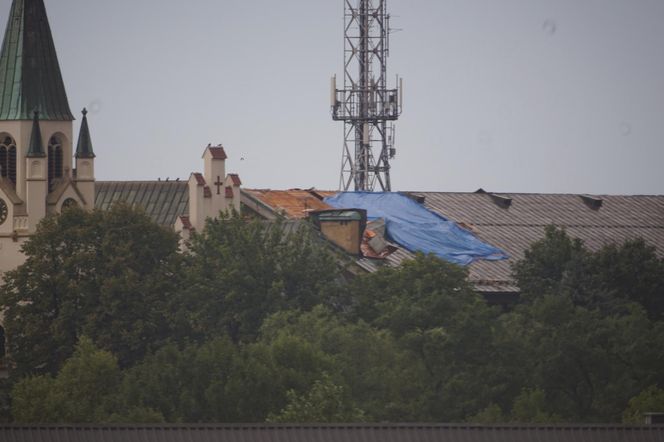 Burza zerwała dach kościoła w Brzesku! Chwile grozy podczas nabożeństwa