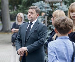 Pogrzeb Joanny Kołaczkowskiej. Tak pożegnali ją przyjaciele z kabaretu. Borek płakała jak uczennica