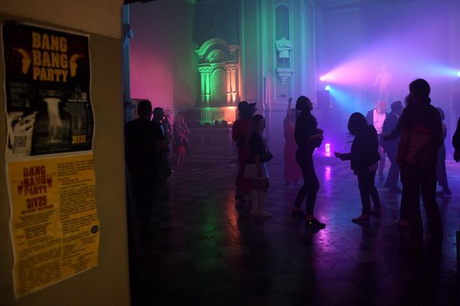 Rybnik. Urządzili całonocną imprezę techno w kaplicy. Tak wyglądala, mamy zdjęcia!