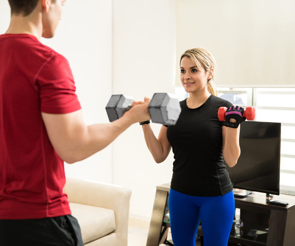 Trening domatora: ćwiczenia dla mężczyzn na masę w domu