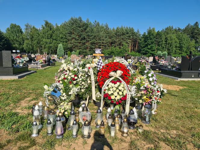 Grób ofiar wypadku w Jamnicy. Marzena i Mariusz osierocili trójkę dzieci [ZDJĘCIA]