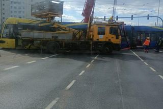 Tramwaj wypadł z szyn. Niebezpiecznie w Toruniu