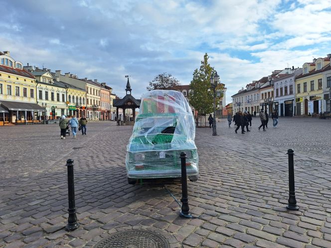 Ozdoby świąteczne w Rzeszowie. Rusza strojenie miejskiego Rynku. 