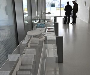 Wanny, buty i manekiny za 851 tys. zł? Ale sztuka! „To jedna z najbardziej wpływowych artystek na świecie”