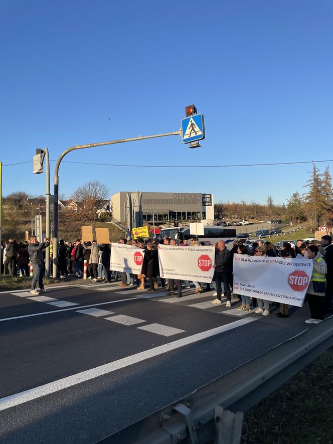 „Nie dla S7!”. Mieszkańcy Małopolski blokują zakopiankę