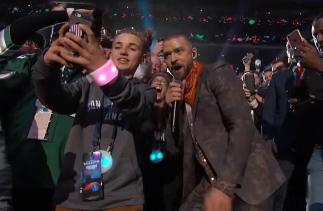 Selfie z Timberlake'em: kiedy zostajesz hitem internetu, bo zachowujesz się jak ofiara losu