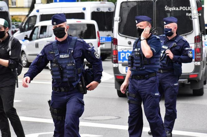 Katowice: Policjanci wśród nacjonalistów. Tajemnicza akcja służb na marszu! 