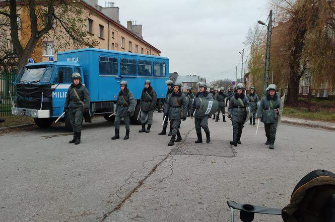 Milicja na ulicach. W Kielcach powstawał film „Zomoza”