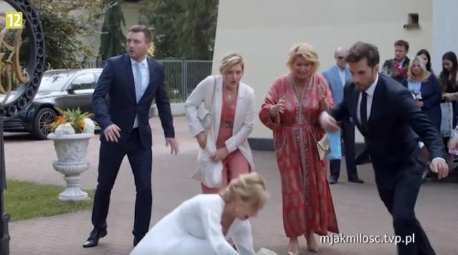 M jak miłość odc. 1562. Sonia (Barbara Wypych), Bartek (Arkadiusz Smoleński), Ula (Iga Krefft), Weronika Sobańska (Ewa Kasprzyk), Rafał (Jakub Kucner)
