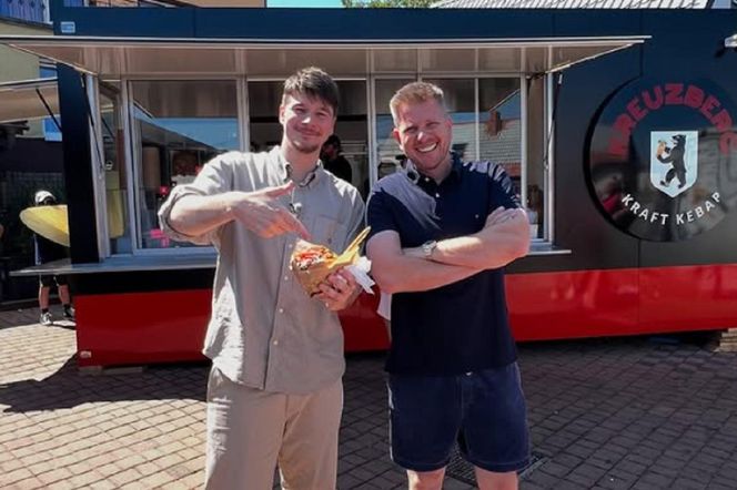 Syn Karola Nawrockiego spotkał się Filipem Chajzerem. Nie tylko o kebaba chodziło