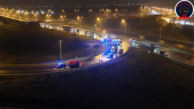 Matka nie żyje, w aucie dzieci. Śmiertelne dachowanie w Warszawie