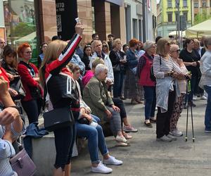 Protest „Ani Jednej Więcej!” w Rybniku. Protestowano przed biurem PiS [ZDJĘCIA]