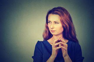 Szantaż emocjonalny: jak się objawia i jak sobie z nim radzić?