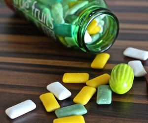 Guma do żucia i jej historia. Z czego robi się gumę do żucia?