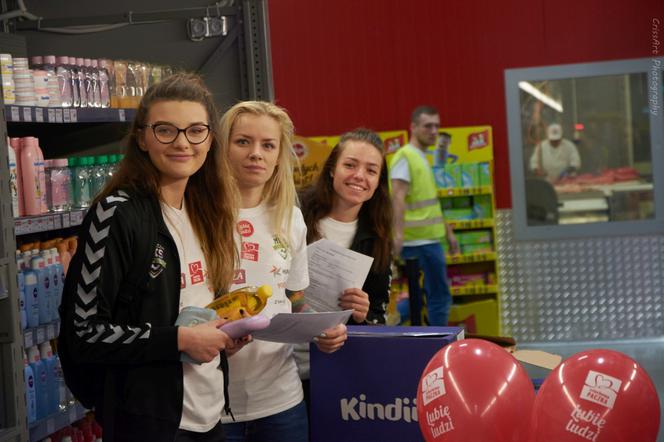 Piłkarki MKS Lublin pomagają Szlachetnej Paczce