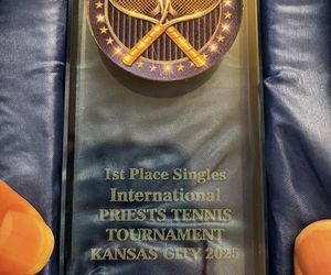 Proboszcz z Tarnowa mistrzem świata. Ksiądz Bogusław zmiótł rywali z kortu jak Iga Świątek!