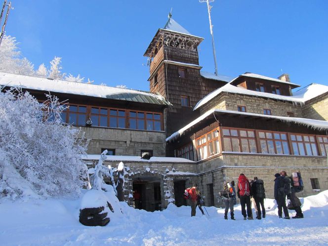 Kultowe schronisko w Beskidach w remoncie. Nie ma rezerwacji, ale jeść można