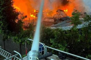 Pożar składowiska wraków samochodów w Maliniu koło Mielca