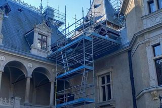 Zamek w Gołuchowie: zdjęcia dziedzińca i południowej ściany zamku przed i po remoncie