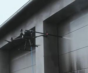 Tak drony czyszczą dachy i elewacje