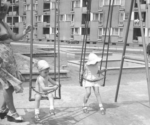 Plac zabaw z basenem na Osiedlu Szmulowizna w Warszawie 1973-1978