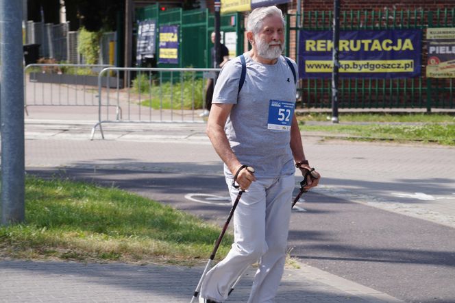 Seniorzy w Bydgoszczy pokazali moc! Blisko setka na starcie pierwszego Biegu Seniora