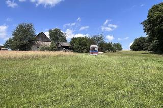 Bruśnik. Ciągnik przewrócił się w lesie. Dwie kobiety odniosły obrażenia