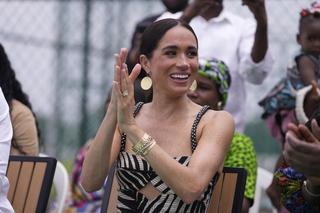 Wszystkie stylizacje Meghan Markle z podróży do Nigerii