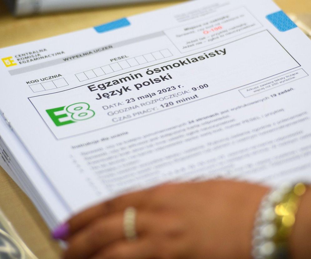 Egzamin ósmoklasisty polski 2025 NA ŻYWO. Arkusze CKE i odpowiedzi [RELACJA 13.05.2025]