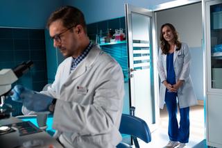 Na dobre i na złe odc. 864: Hania (Marta Żmuda Trzebiatowska), Miłosz (Mikołaj Roznerski)