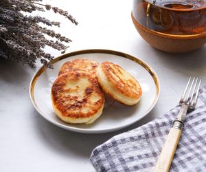 Zapomnij o jabłkach. Teraz do racuchów dodaje się ten nieoczywisty składnik 