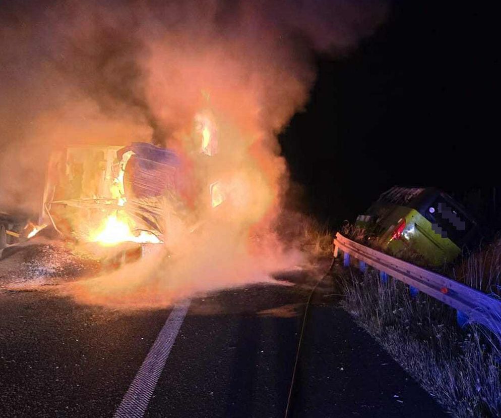 Dramat na S7. Autobus zderzył się z samochodem ciężarowym. Dziecko wśród poszkodowanych