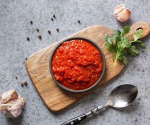 Do chleba, warzyw i makaronu. Ta pasta z pieczonej papryki jest genialna