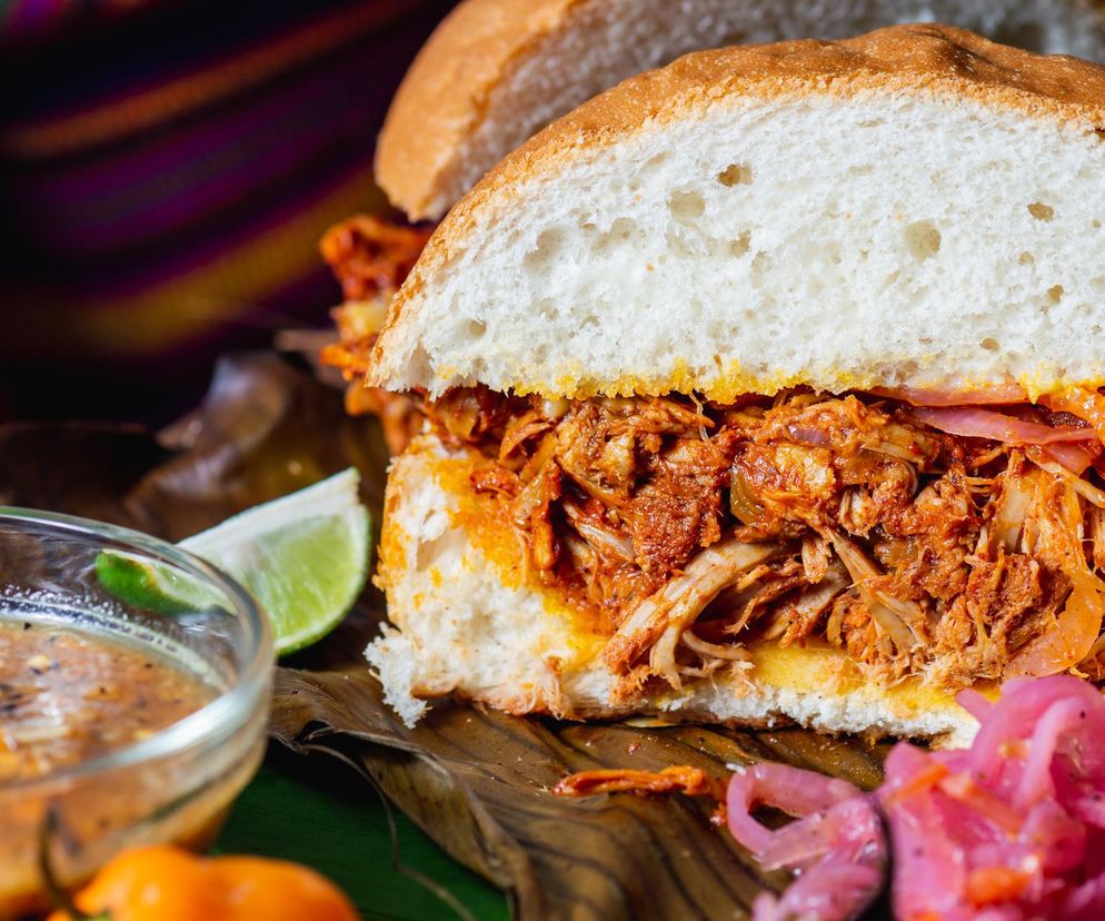 Tę kanapkę pokochali w Meksyku. Idealnie soczysta, chrupiąca i kremowa