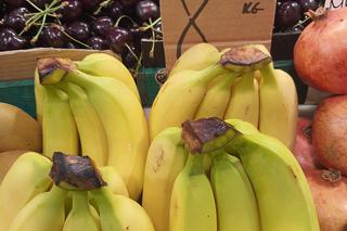 Banany to koszt około 8 zł. Dużo taniej jest w supermarkecie