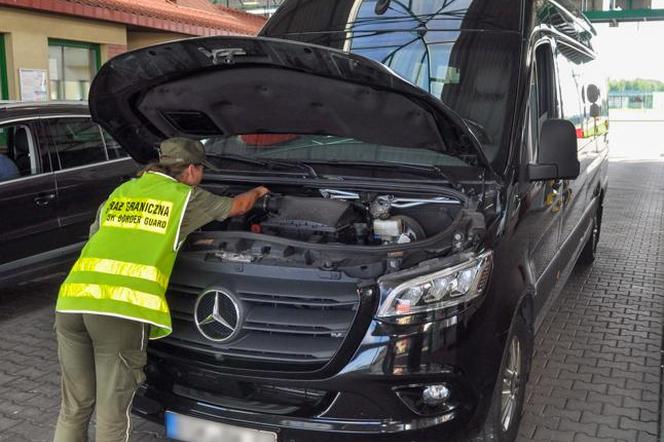 Mercedes skradziony w Niemczech odzyskany w Grzechotkach