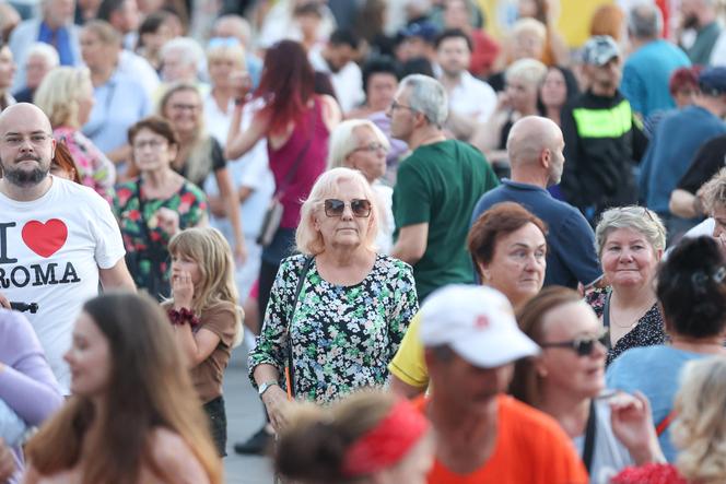 Potańcówka przed teatrem w Katowicach