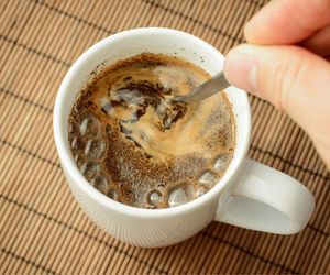 Dodaj do kawy zamiast cukru. Poprawisz smak i swoje zdrowie