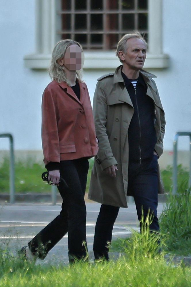 Andrzej Chyra smyra i całuje