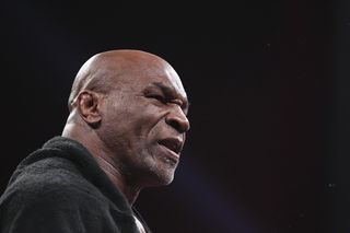 Ciarki przechodzą przez stan, w jakim Mike Tyson znajduje się godziny przed walką. To zdjęcie mówi wszystko