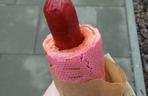 Różowy hot-dog w Żabce na Walentynki