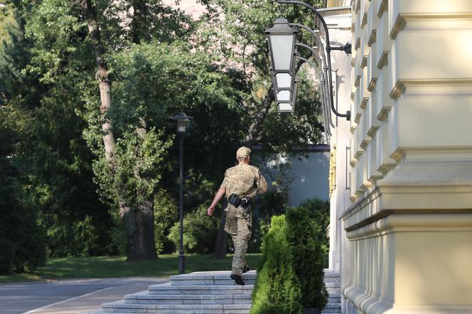 PIJANY OFICER BOR W KANCELARII PREMIERA